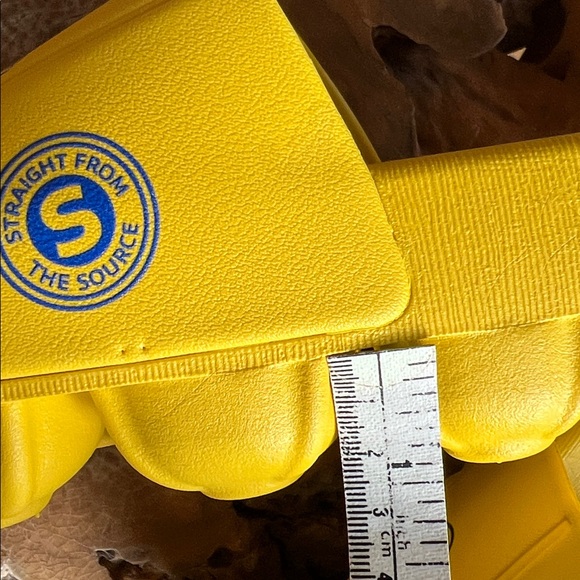 Meow Wolf Omega Mart Cage Free Toes Mens Womens Slides - Marked Men’s Size 6 - Picture 15 of 16